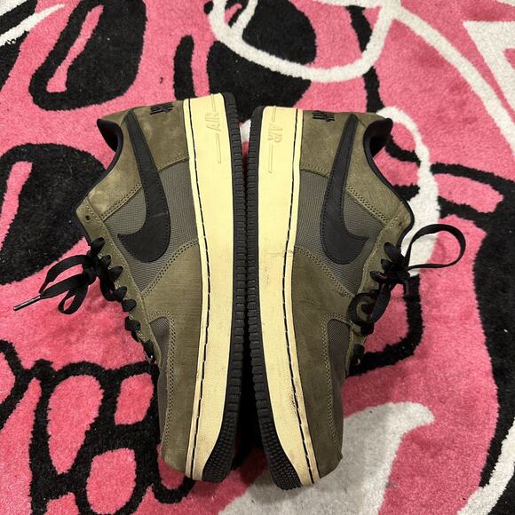 Nike x Undefeated Air Force 1 – Green – Size 11 – Used with Box - Picture 4 of 10